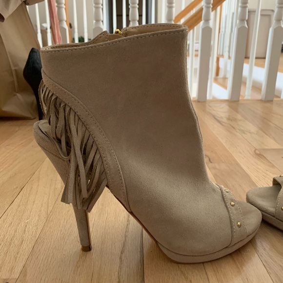 Colin Stuart Sz 10 fringe booties - Picture 1 of 6